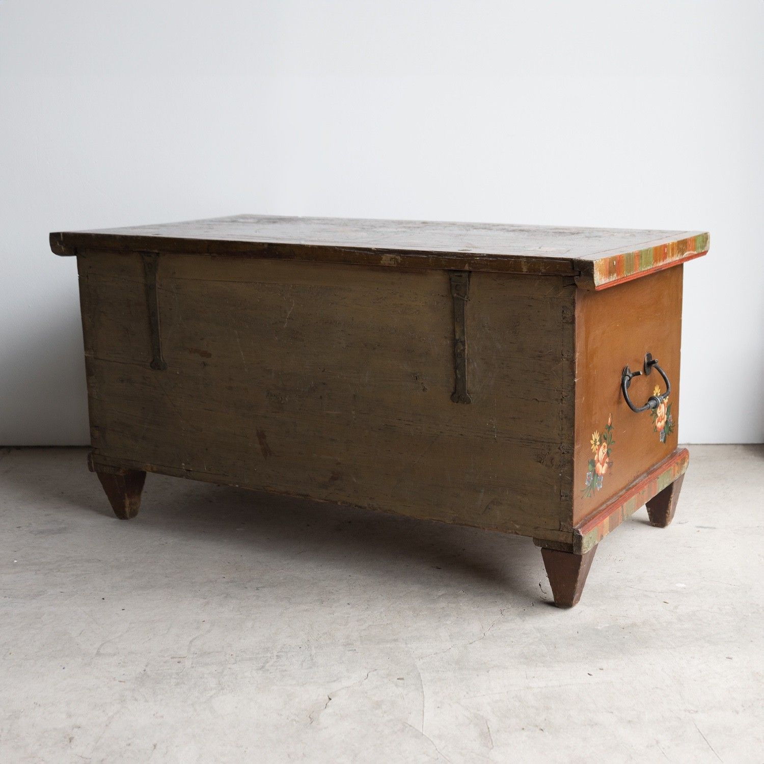 photo vinterior Antique Swedish Folk Art Marriage Chest Storage Box, Early 19th Century