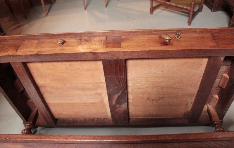 photo furniture Early 20th Century Oak Drapery Table