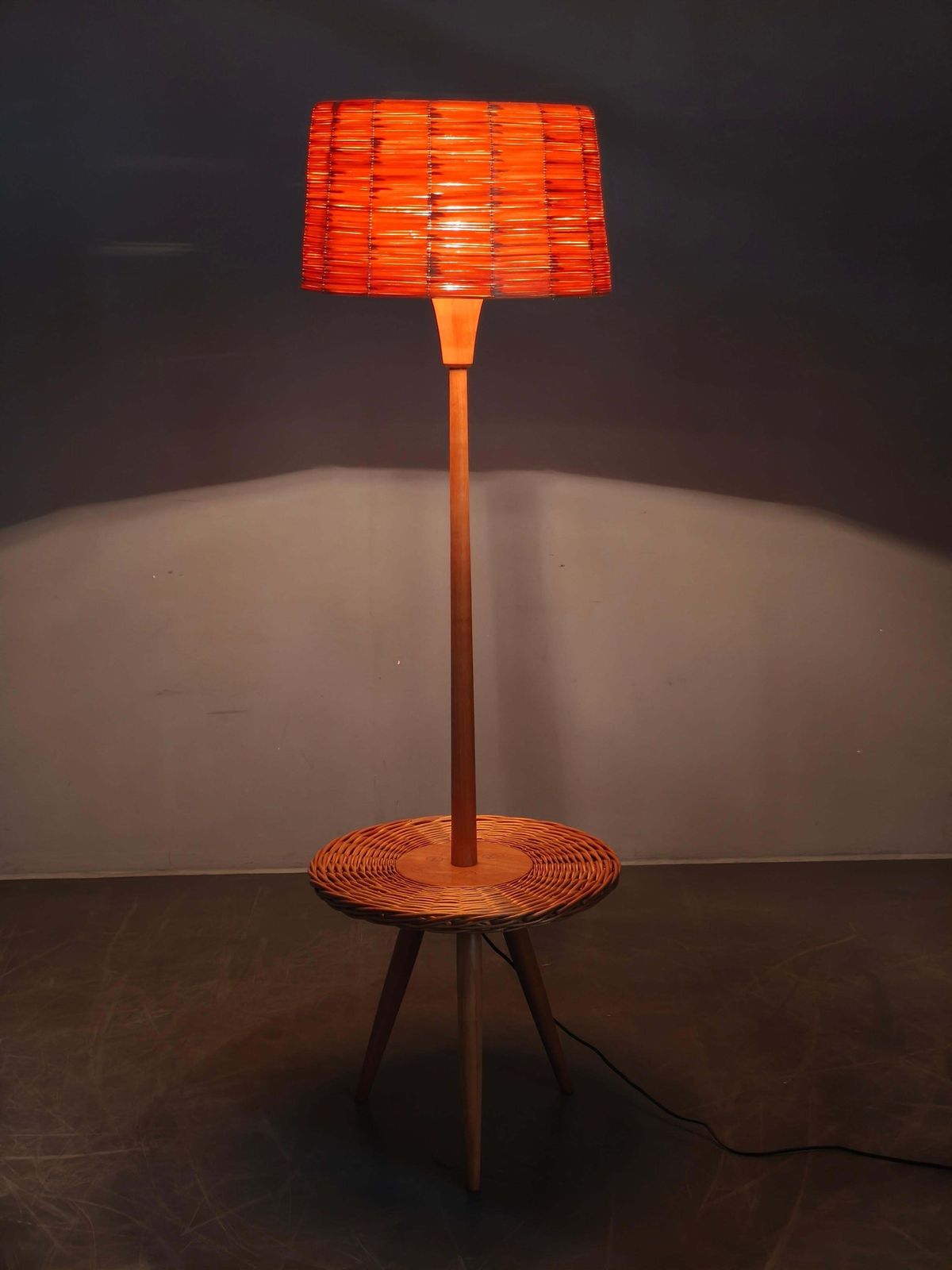 photo vinterior Lampadaire Jan Kalous Uluv en rotin, Tchécoslovaquie, années 1960