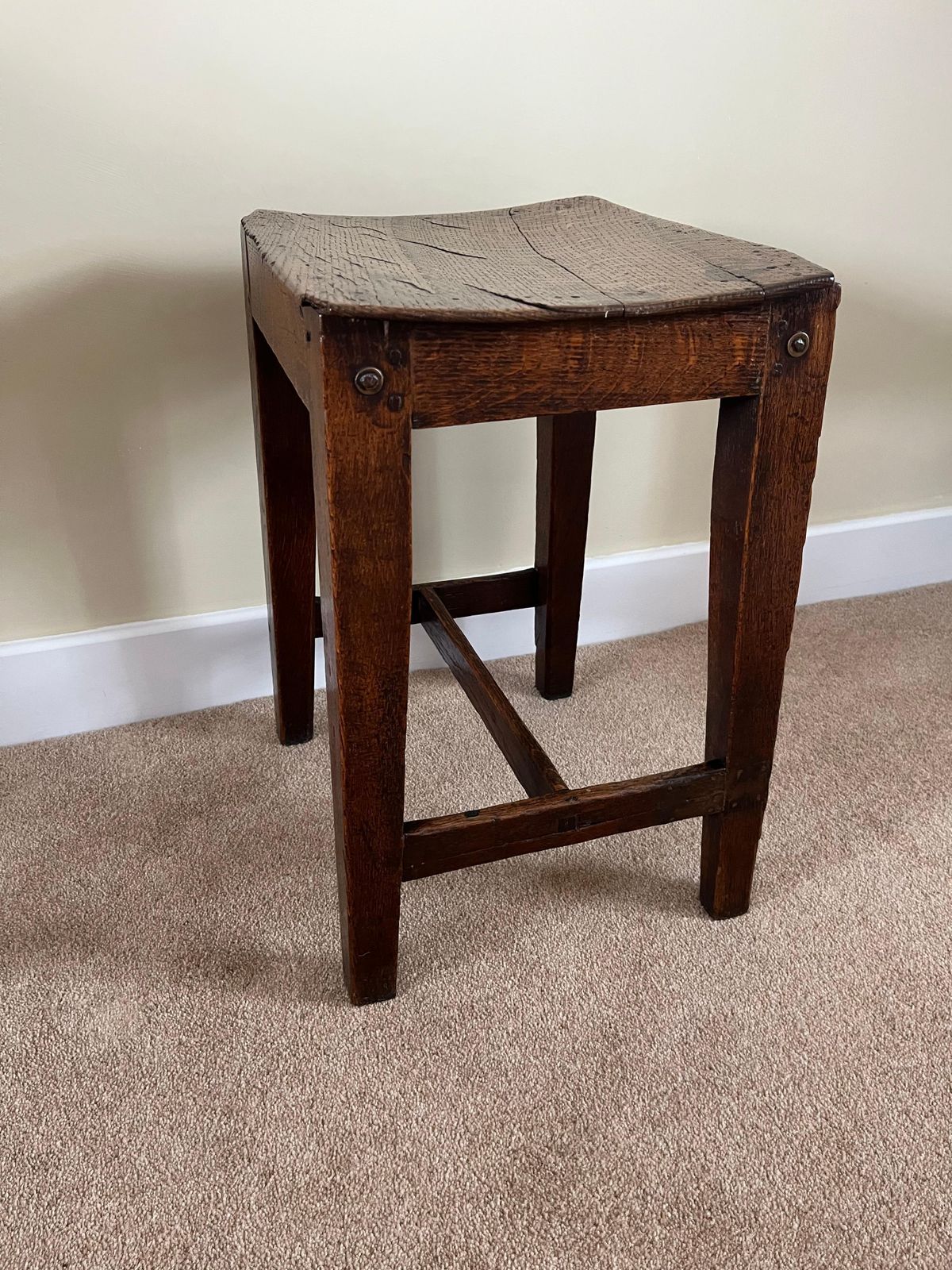 Georgian eiken kruk, holle zitting, penverbinding, Engels, ca. 1780 photo furniture
