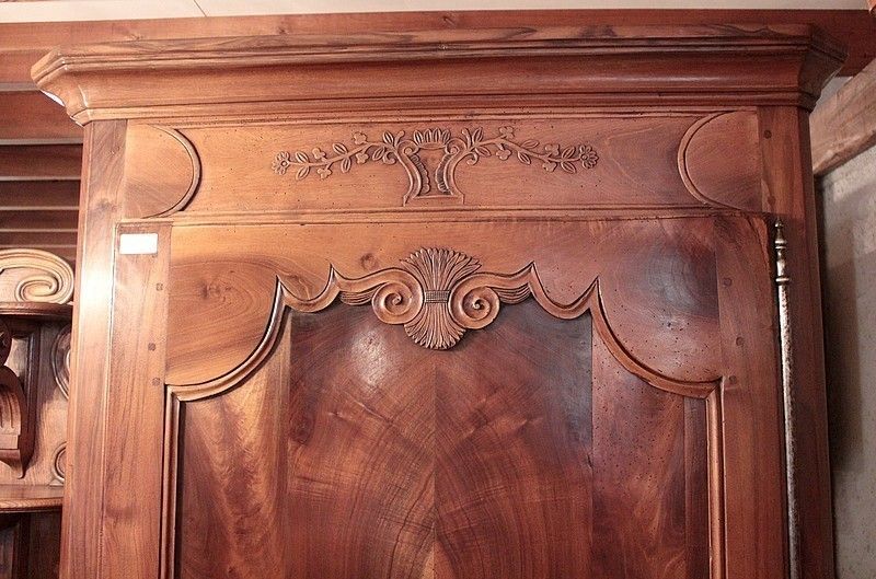 Louis XV Bonnet In Walnut Nineteenth photo furniture