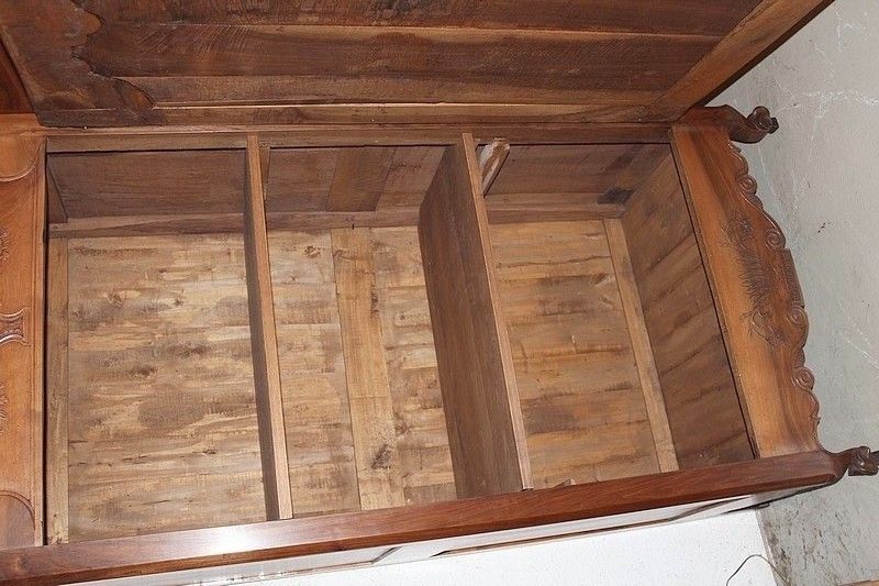 Furniture Louis XV Bonnet In Walnut Nineteenth photo