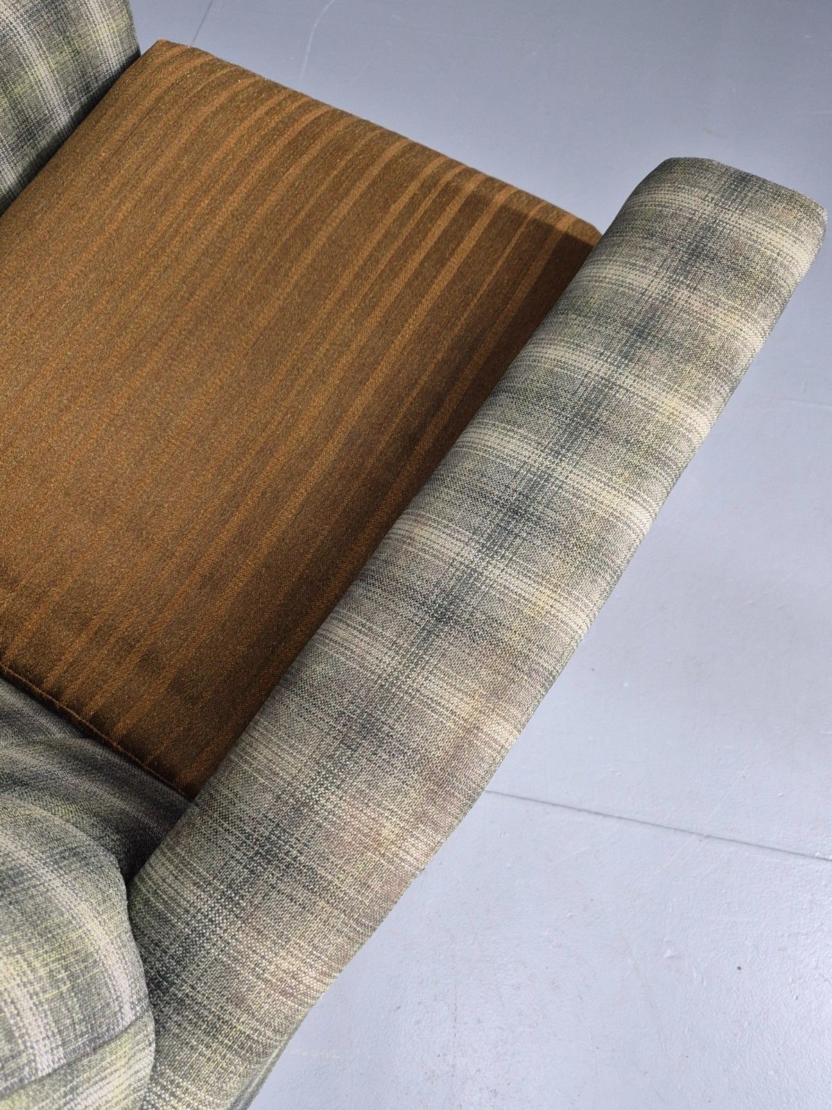 photo buy Vintage 1960s Retro Lounge Chair Green And Gold Upholstery Eb11829