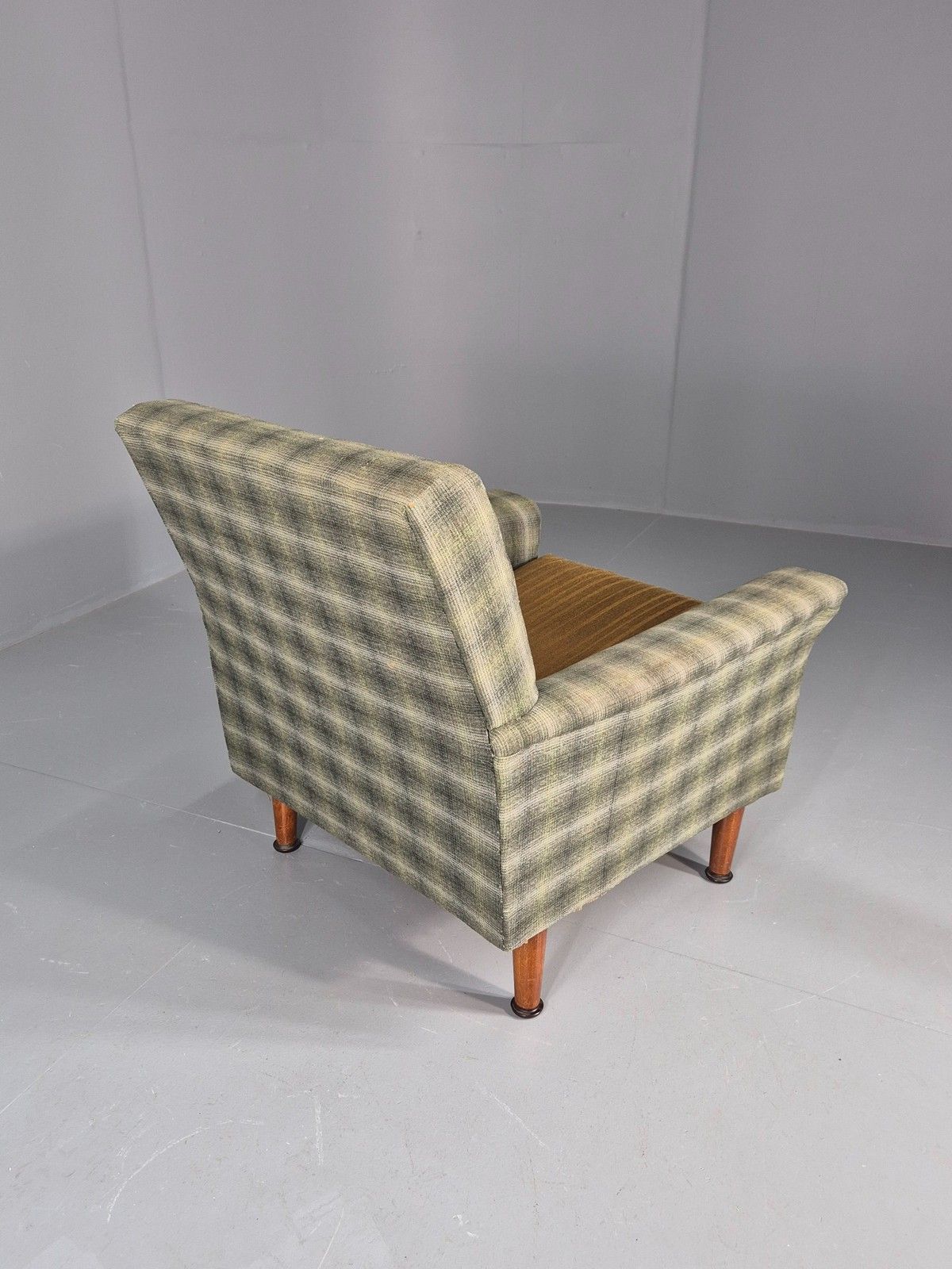 photo vintage Vintage 1960s Retro Lounge Chair Green And Gold Upholstery Eb11829