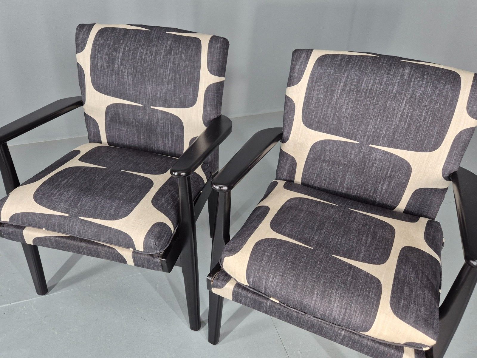 photo vintage 2 Vintage 1960s Lounge Chairs Parker Knoll New Upholstery Eb11847