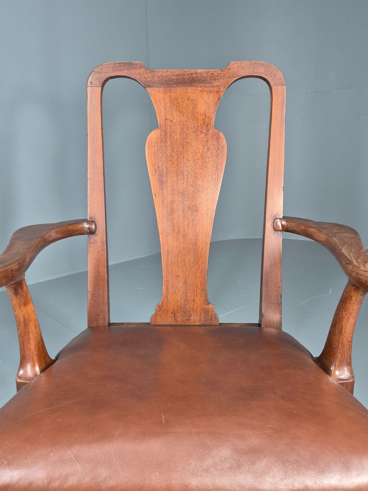 Antique Georgian Elbow Chair Mahogany Frame Leather Seat Splat Back Eb11933 photo vinterior