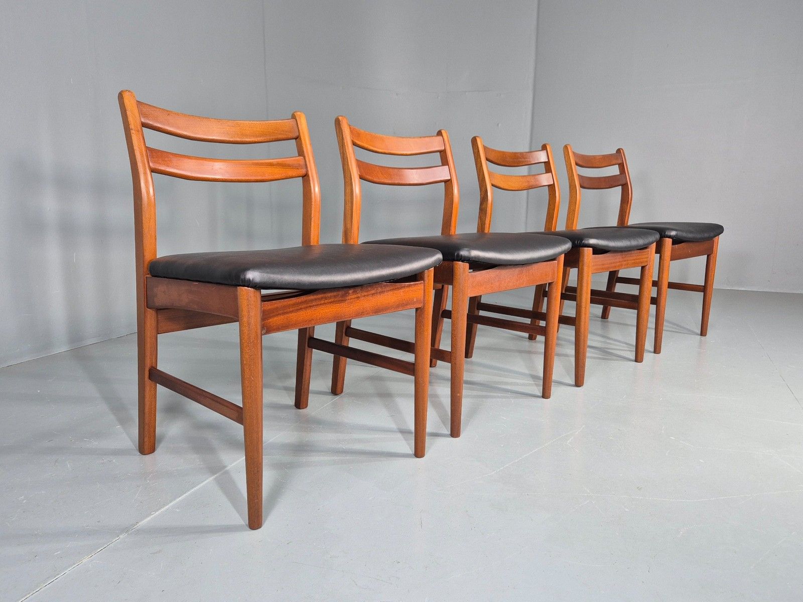4 Vintage Jentique Dining Chairs Teak Frames Black Vinyl 60s Retro Mcm Eb1195 photo 375.0