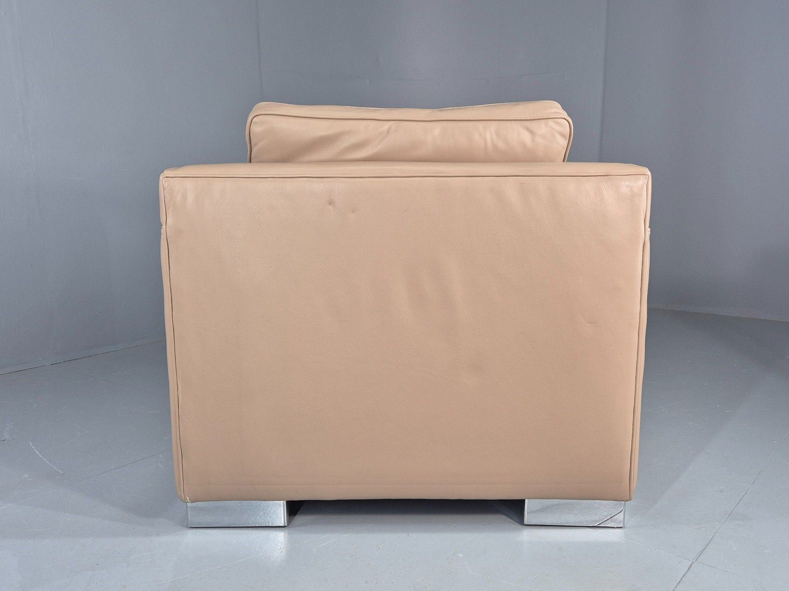 450.0 Vintage Leather Cube Chair Moores Interiors Bespoke Build Quality Eb11997 photo