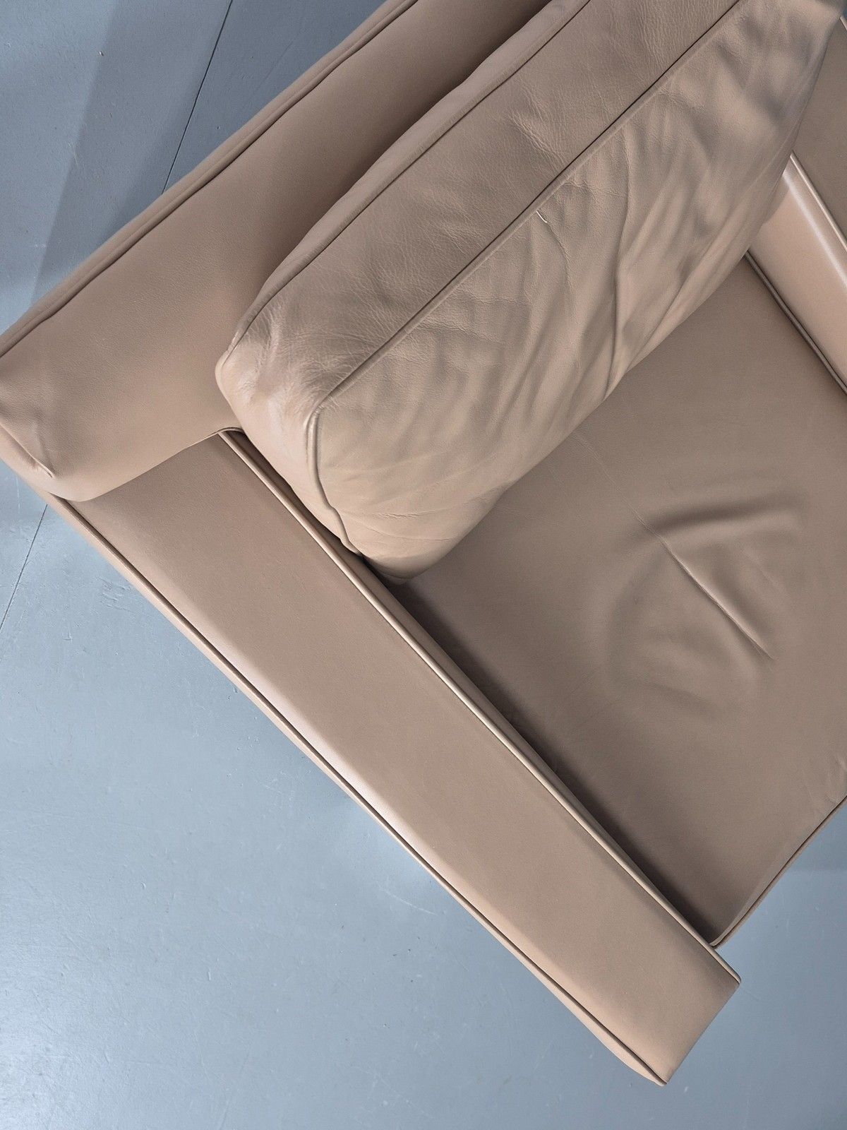 photo vinterior Vintage Leather Cube Chair Moores Interiors Bespoke Build Quality Eb11997