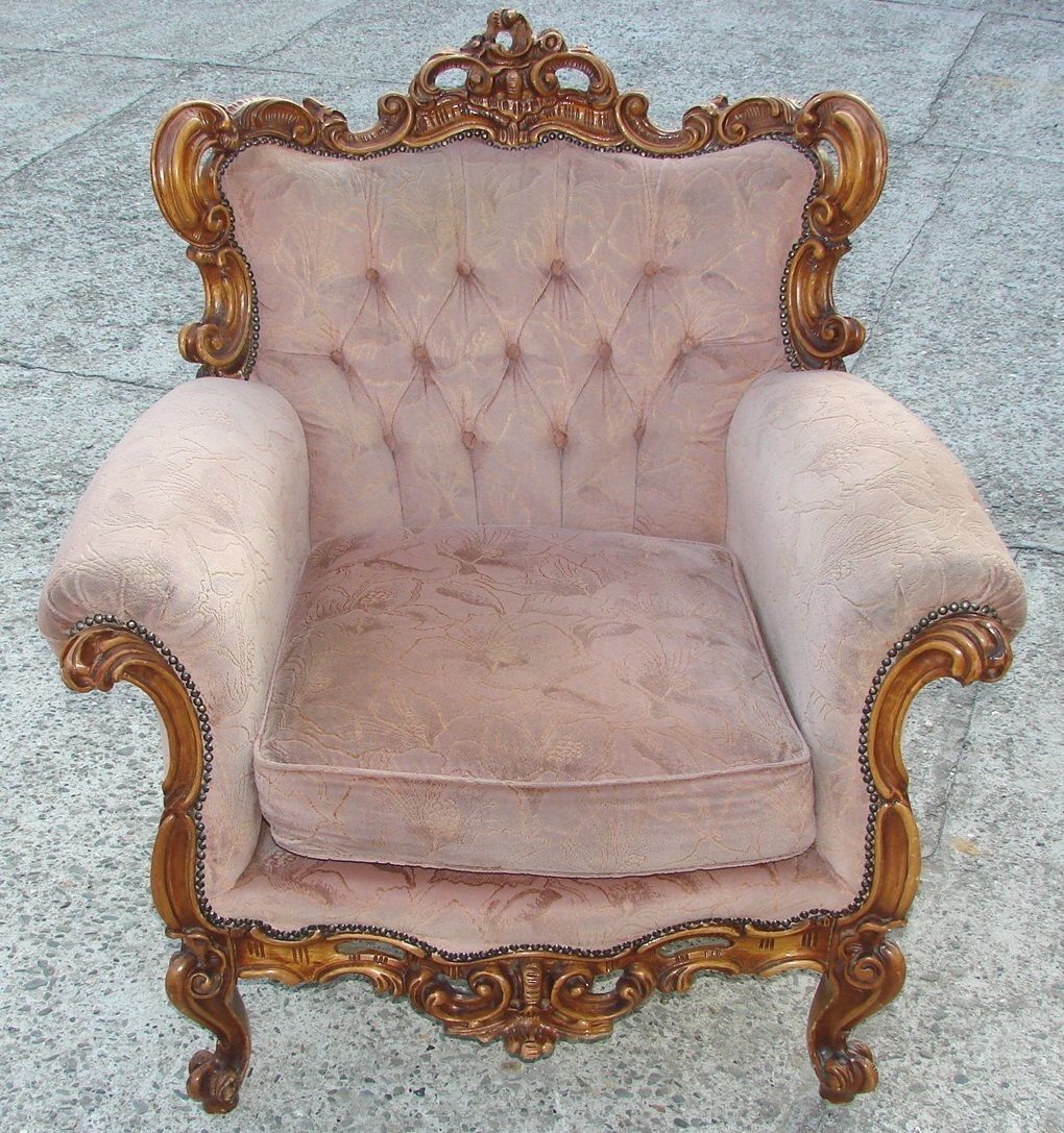 photo furniture Vintage Franse Fauteuil, Jaren 1960, Gesneden Hout, Veren