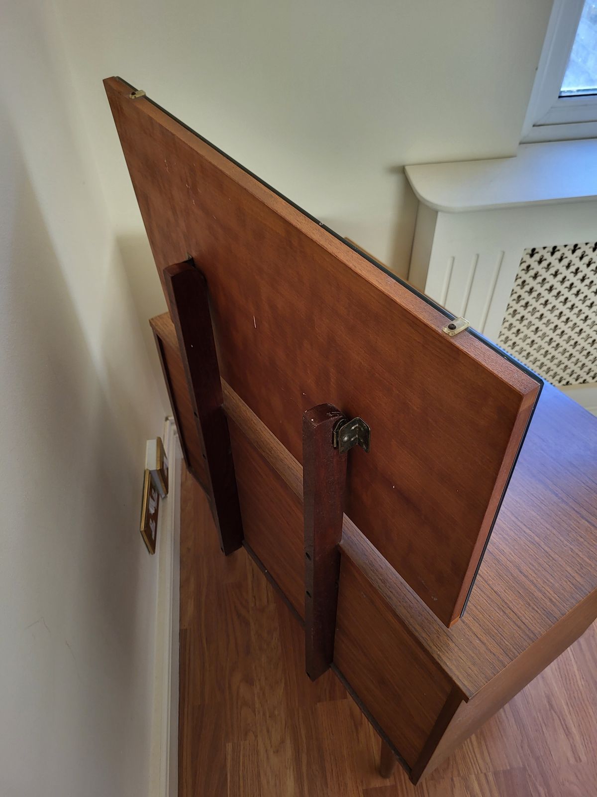 Schreiber Mid Century Chest Of Drawers W/Removable Mirror And Rounded Drawers photo vintage
