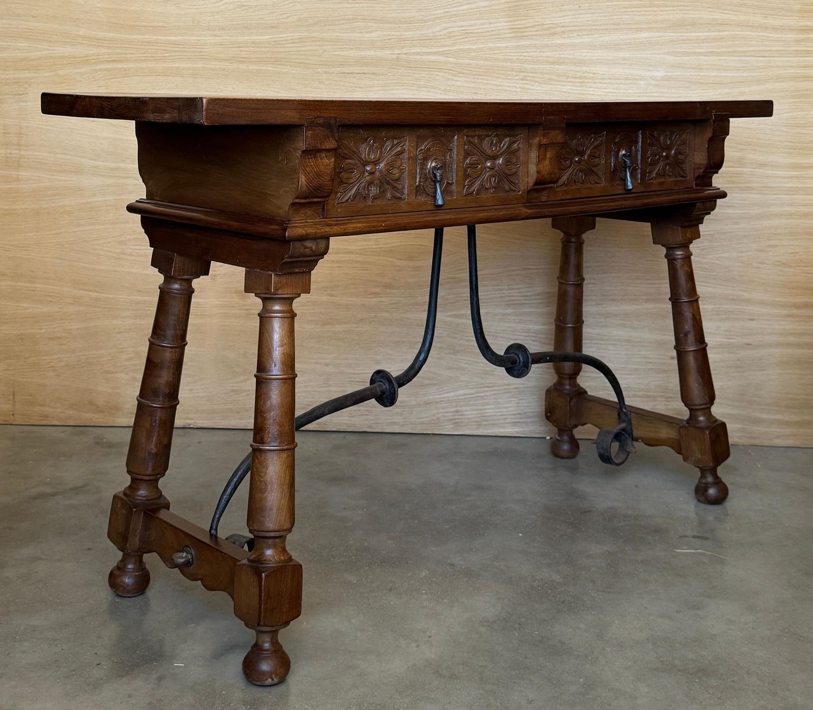 Console espagnole du XXe siècle, deux tiroirs et entretoise en fer photo Mobilier