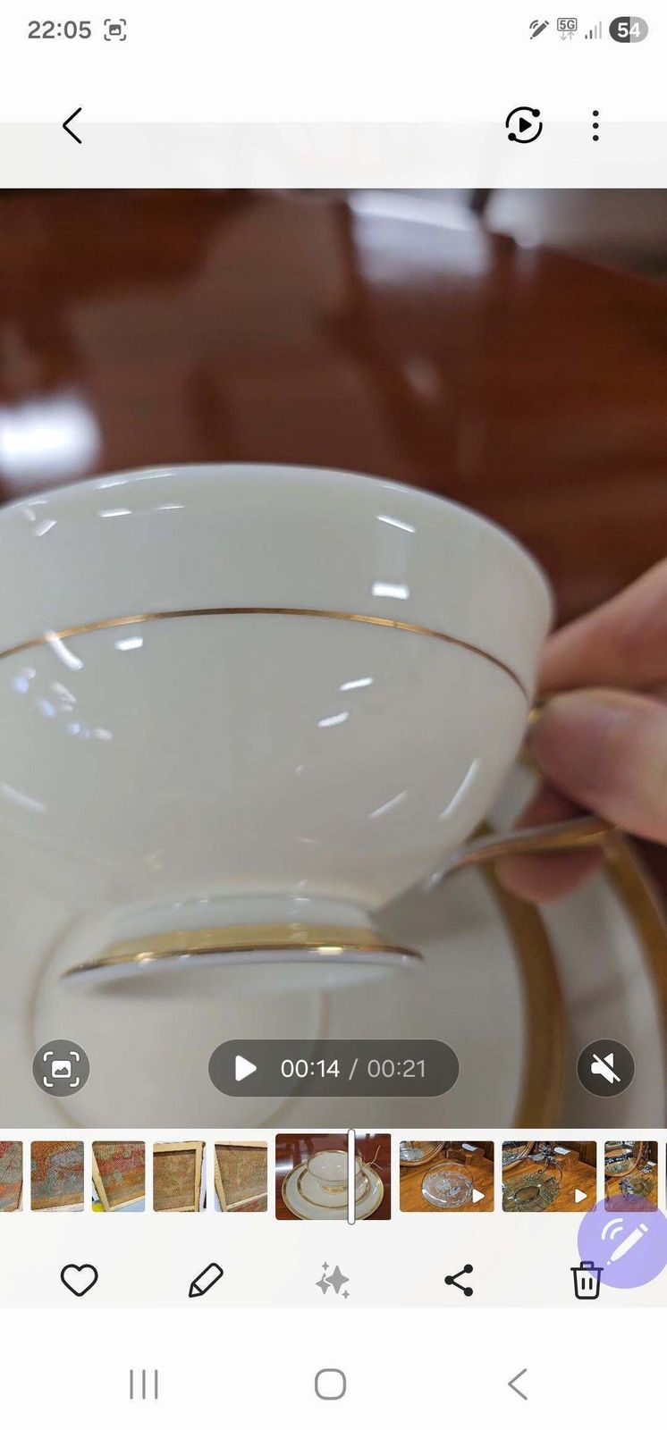 photo furniture Elegant Hutschenreuther Selb Bavaria Porcelain Tea Cup Set, Mid 20th Century