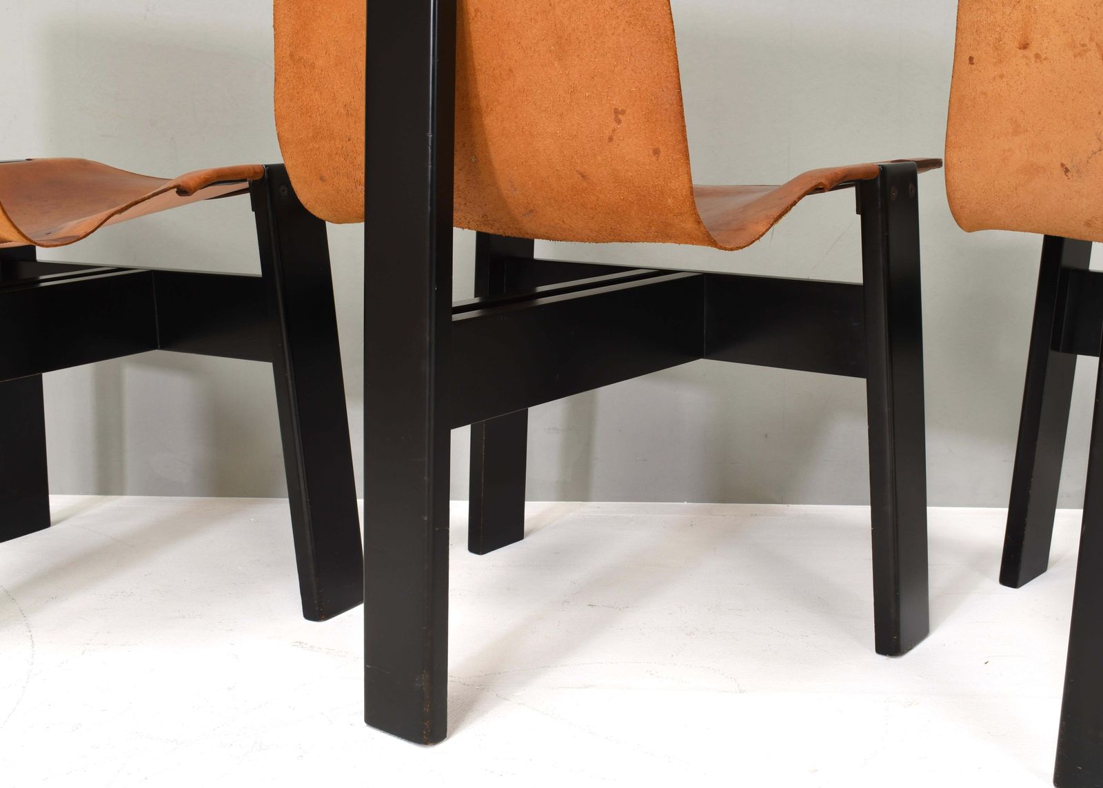 photo vintage Set Of 4 Mangiarotti For Skipper ‘Tre 3’ Dining Chairs In Cognac Leather   1978