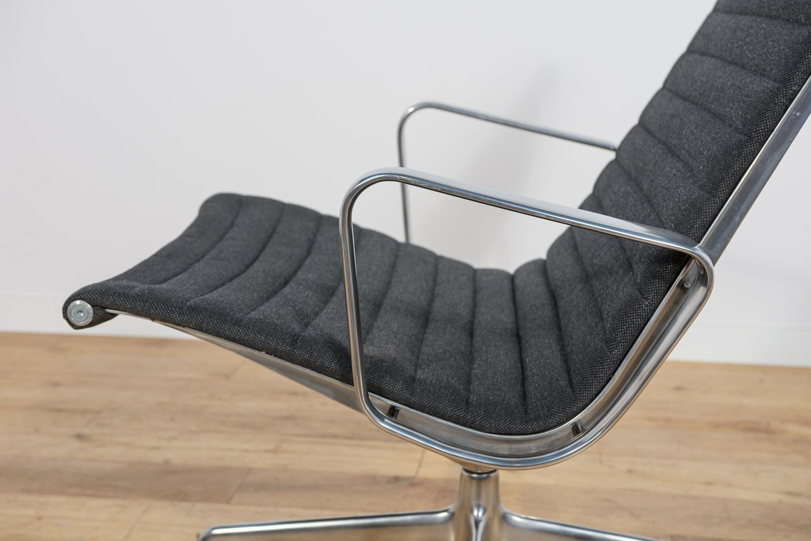Ea124 Lounge Chair By Charles & Ray Eames For Herman Miller, United States, 1980s photo 2193.0