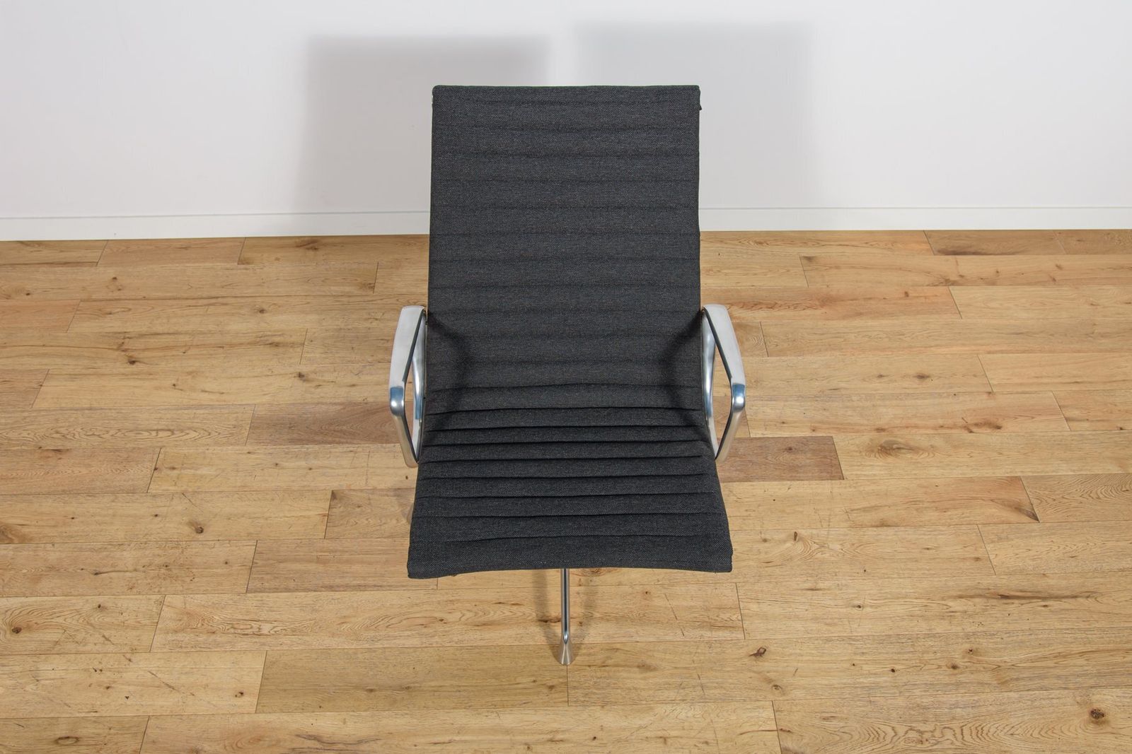 Ea124 Lounge Chair By Charles & Ray Eames For Herman Miller, United States, 1980s photo buy