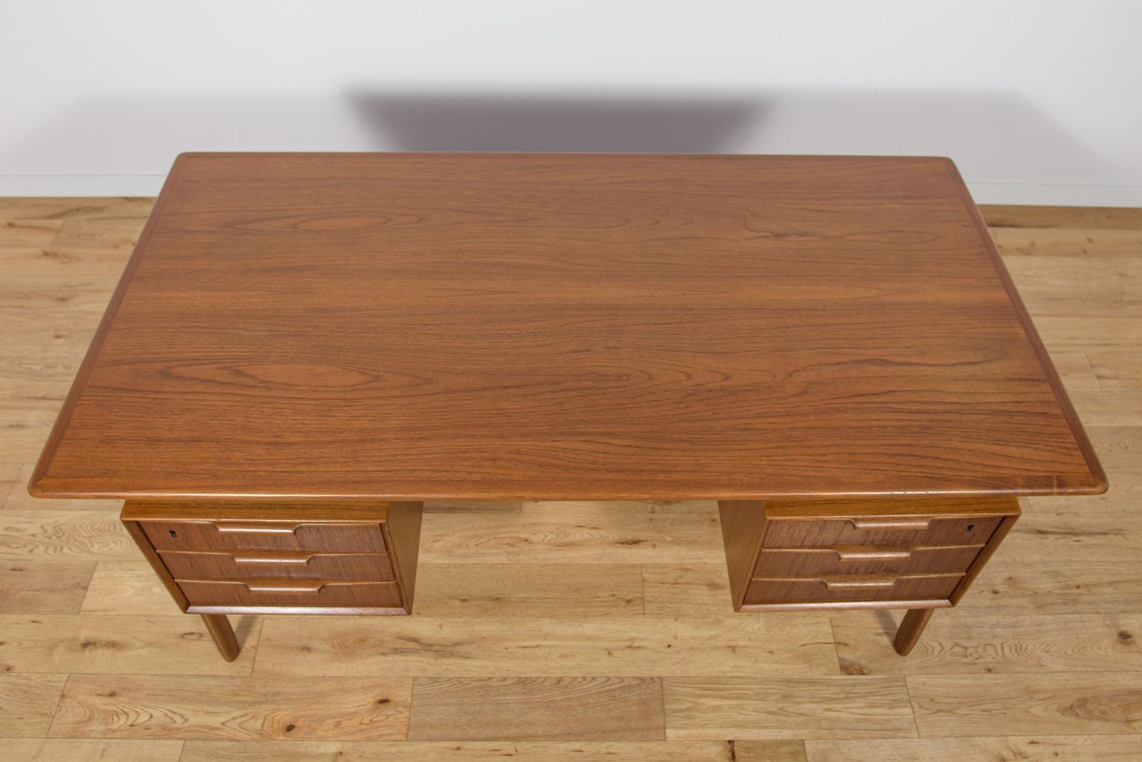 photo vinterior Mid Century Teak Model 75 Freestanding Desk From Omann Jun, Denmark, 1950s