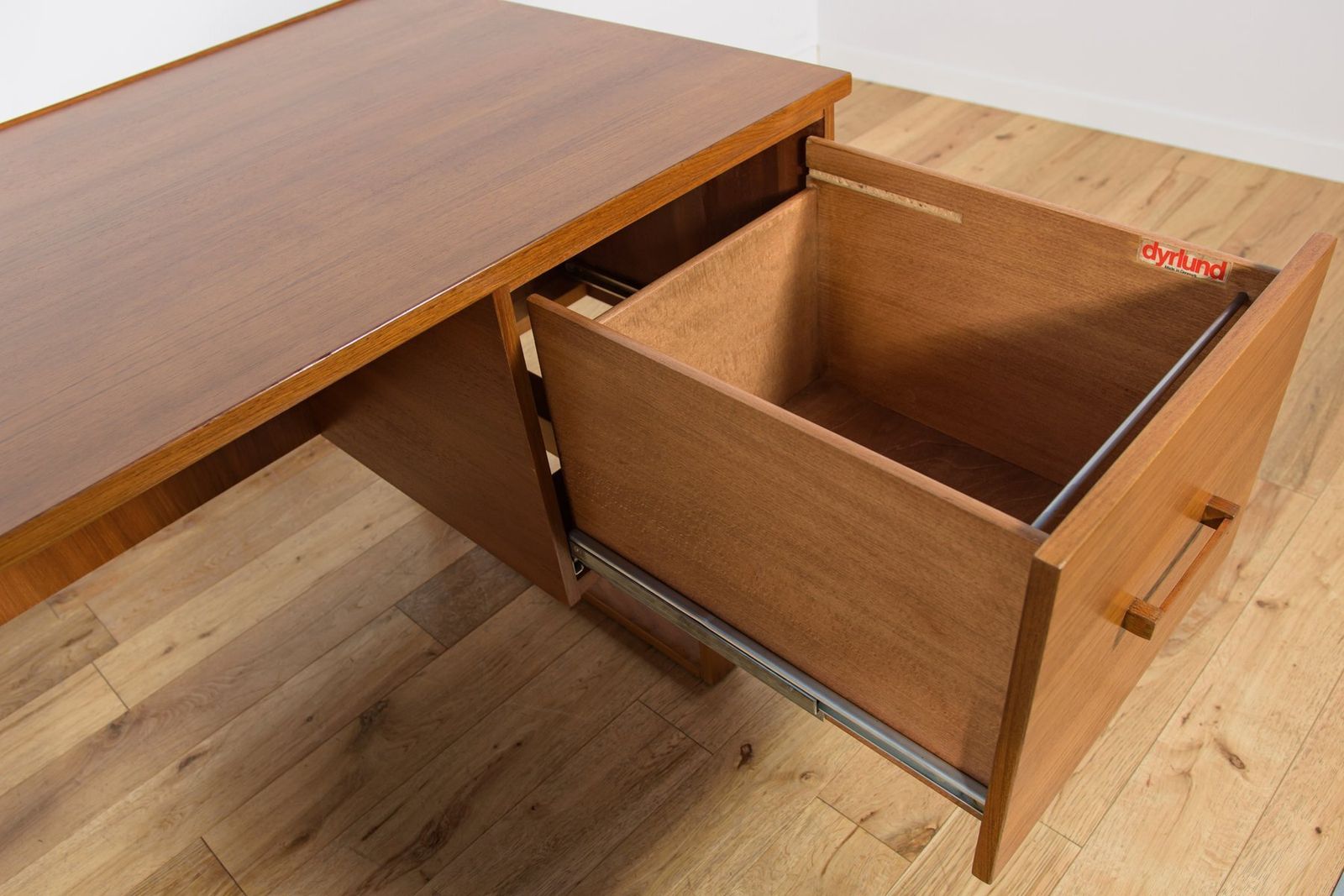 photo vinterior Mid Century Teak Freestanding Desk By Torben Valeur & Henning Jensen For Dyrlund, Denmark, 1960s
