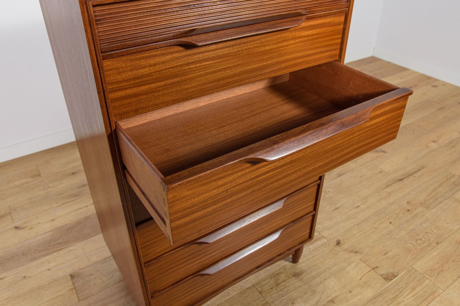 photo vinterior Mid Century Teak Dresser From White & Newton, United Kingdom, 1960s