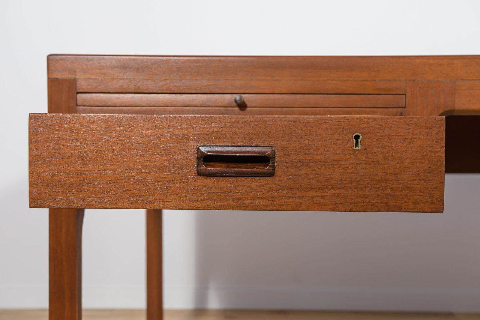photo vinterior Mid Century Teak Desk By Ejner Larsen & Aksel Bender Madsen For Willy Beck, Denmark, 1950s