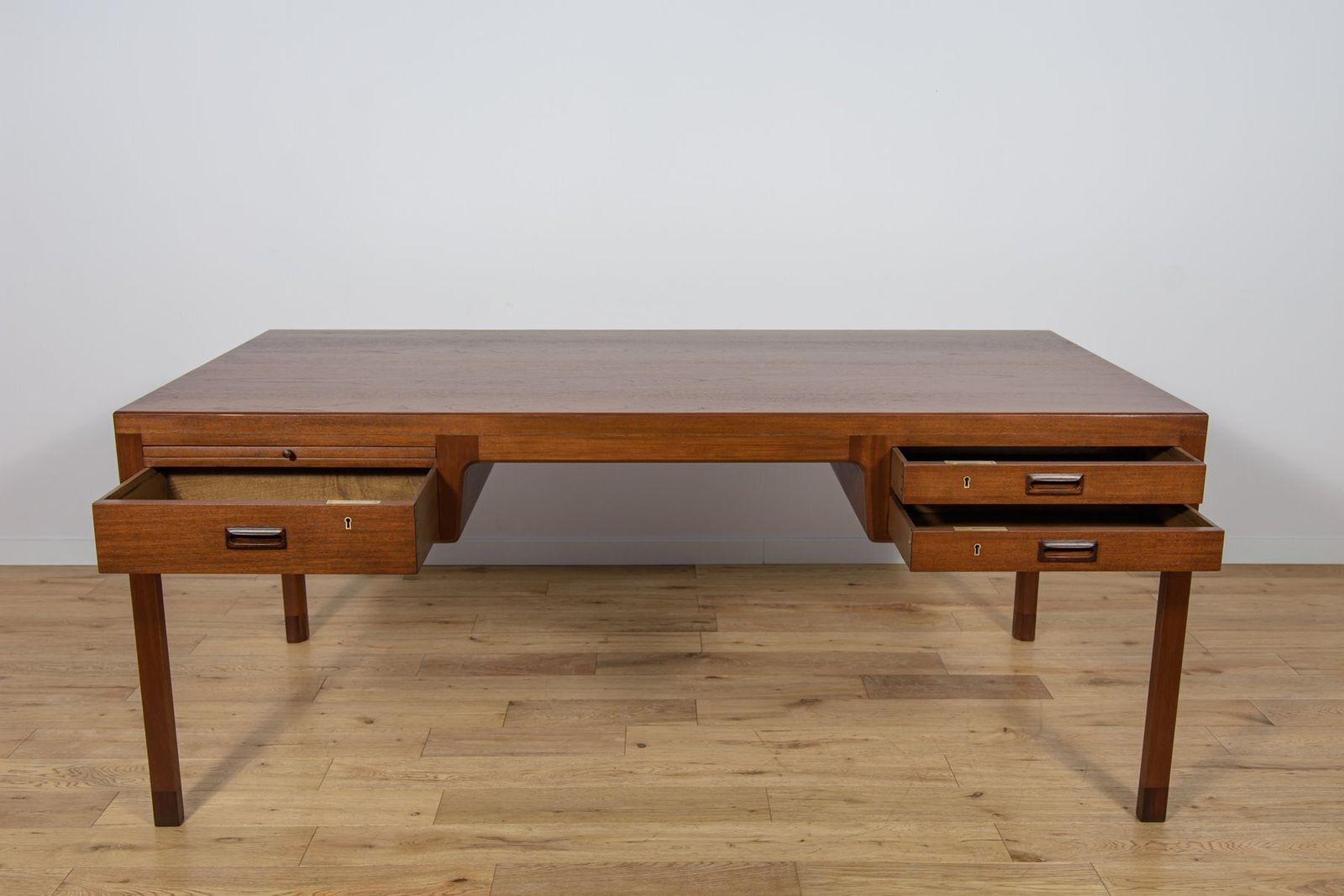 photo vintage Mid Century Teak Desk By Ejner Larsen & Aksel Bender Madsen For Willy Beck, Denmark, 1950s