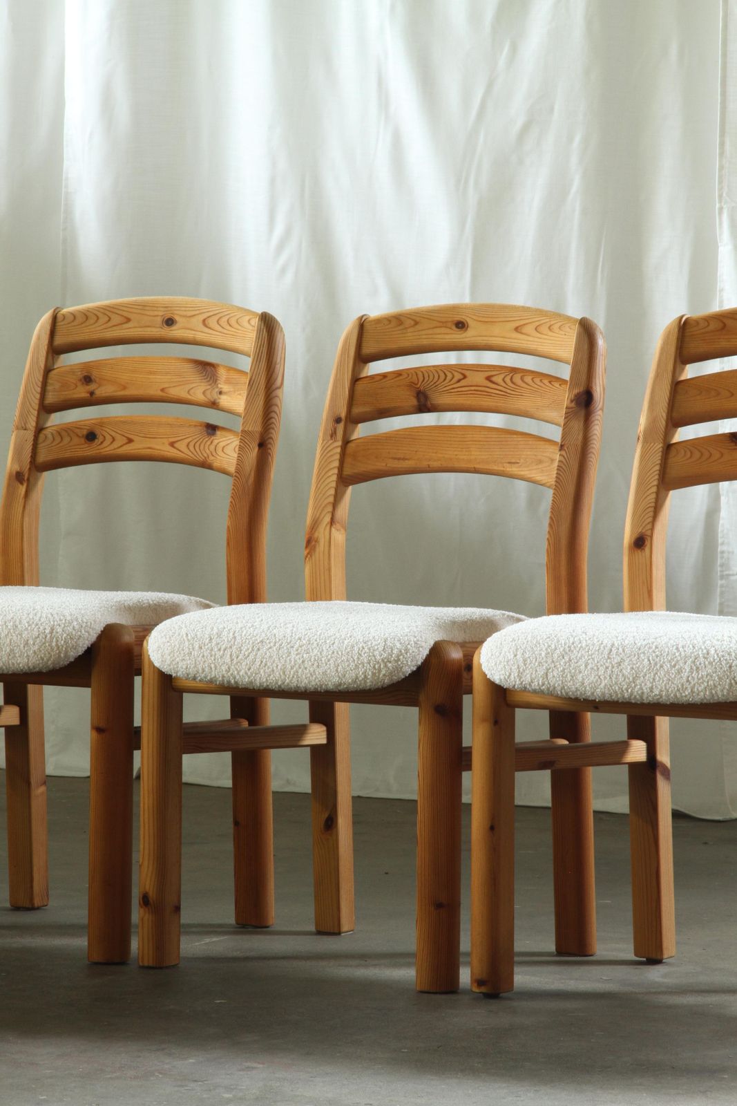 photo furniture Vintage Set Of 12 Danish Pine Wood Dining Chairs 1970s/1980s By Dyrlund