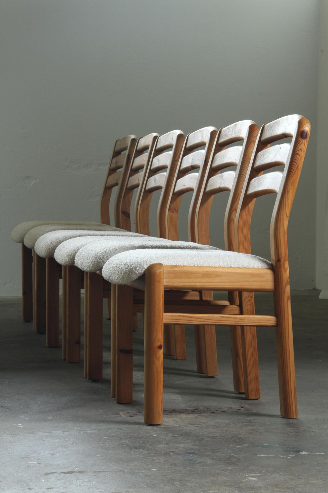 photo furniture Vintage Set Of 6 Danish Pine Wood Dining Chairs 1970s/1980s By Dyrlund