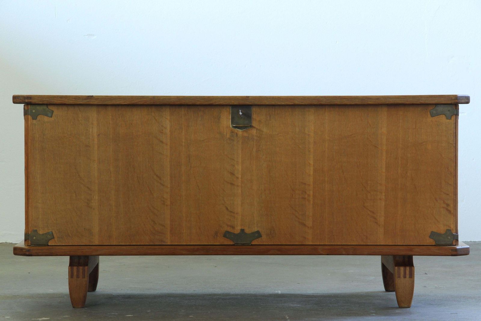 Meubels Deens Brutalist Eiken Kast, Toegeschreven Aan Henning Kjærnulf, Denemarken, Ca. Jaren 1960 photo