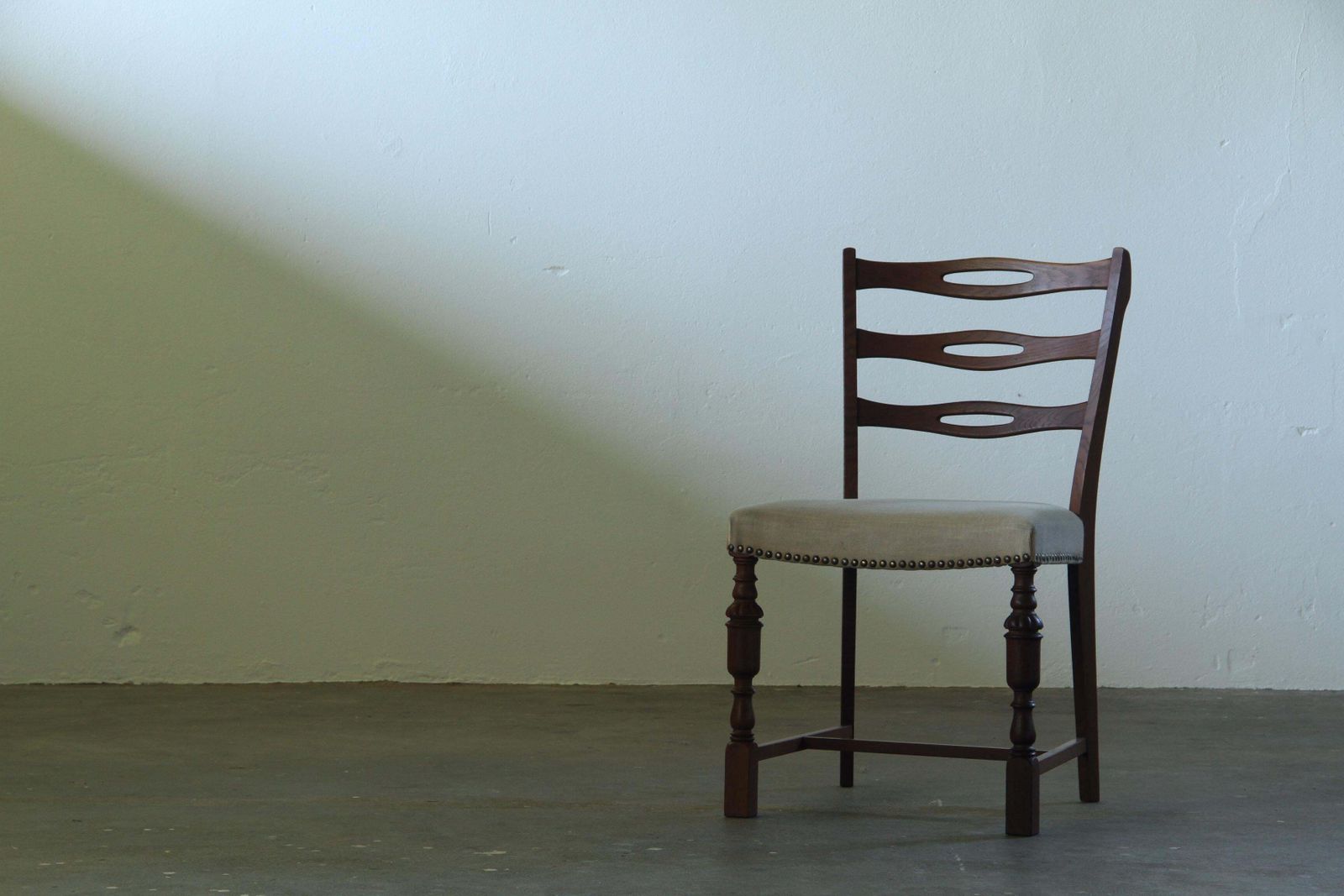 Set Of Six Brutalist Dark Oak Chairs In Light Upholstery, Denmark 1960s photo vinterior