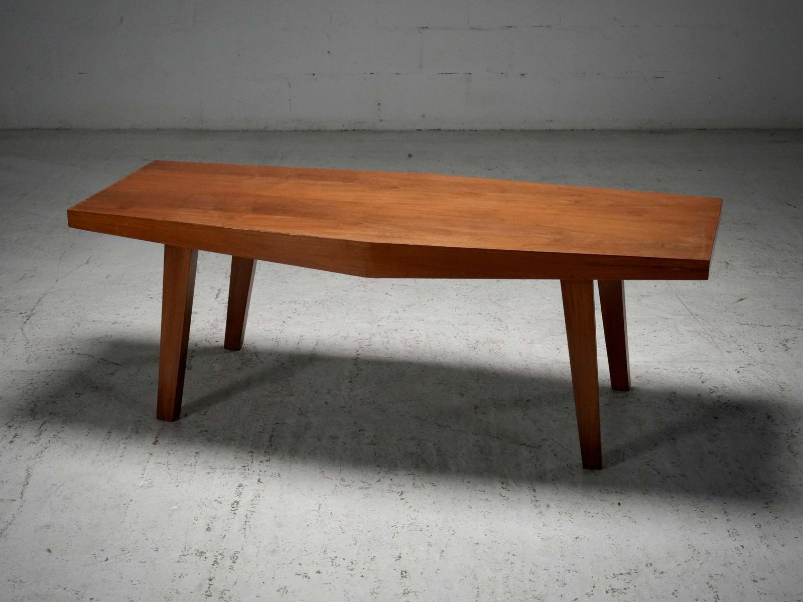 Modernistische salontafel in imbuiahout, Brazilië, ca. jaren 1950 photo vintage