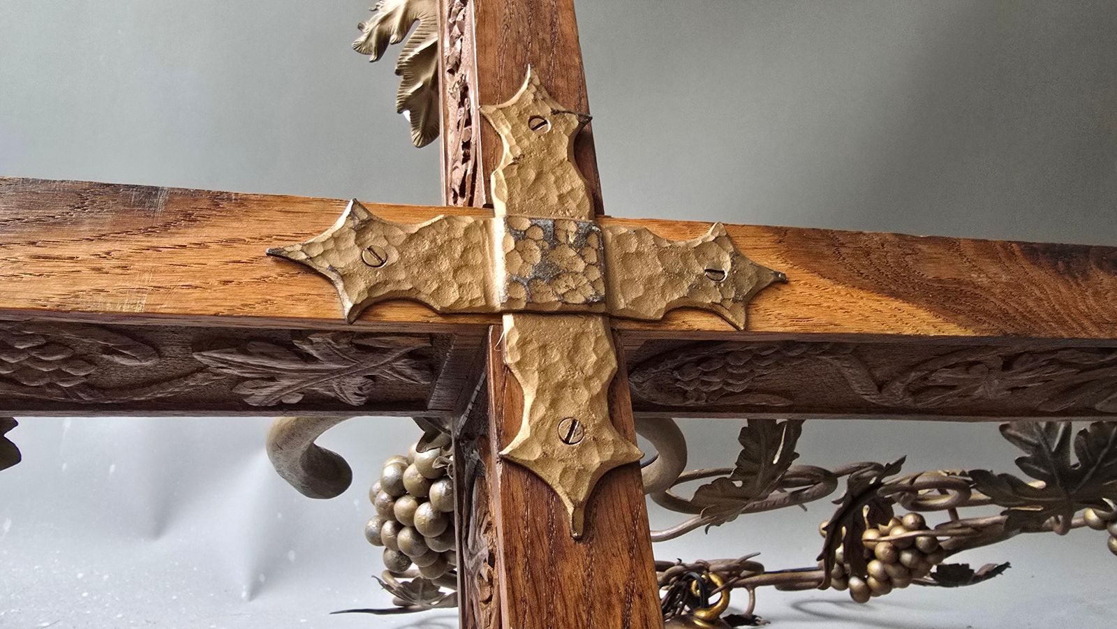 Lighting Early 20th Century Art Nouveau Grapevine Chandelier In Carved Wood, Metal, Glass photo