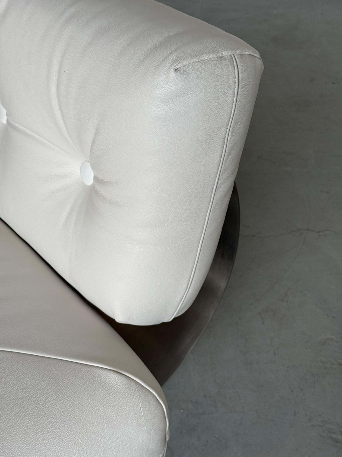 Furniture Oscar Niemeyer ‘Alta’ Lounge Chair & Ottoman photo