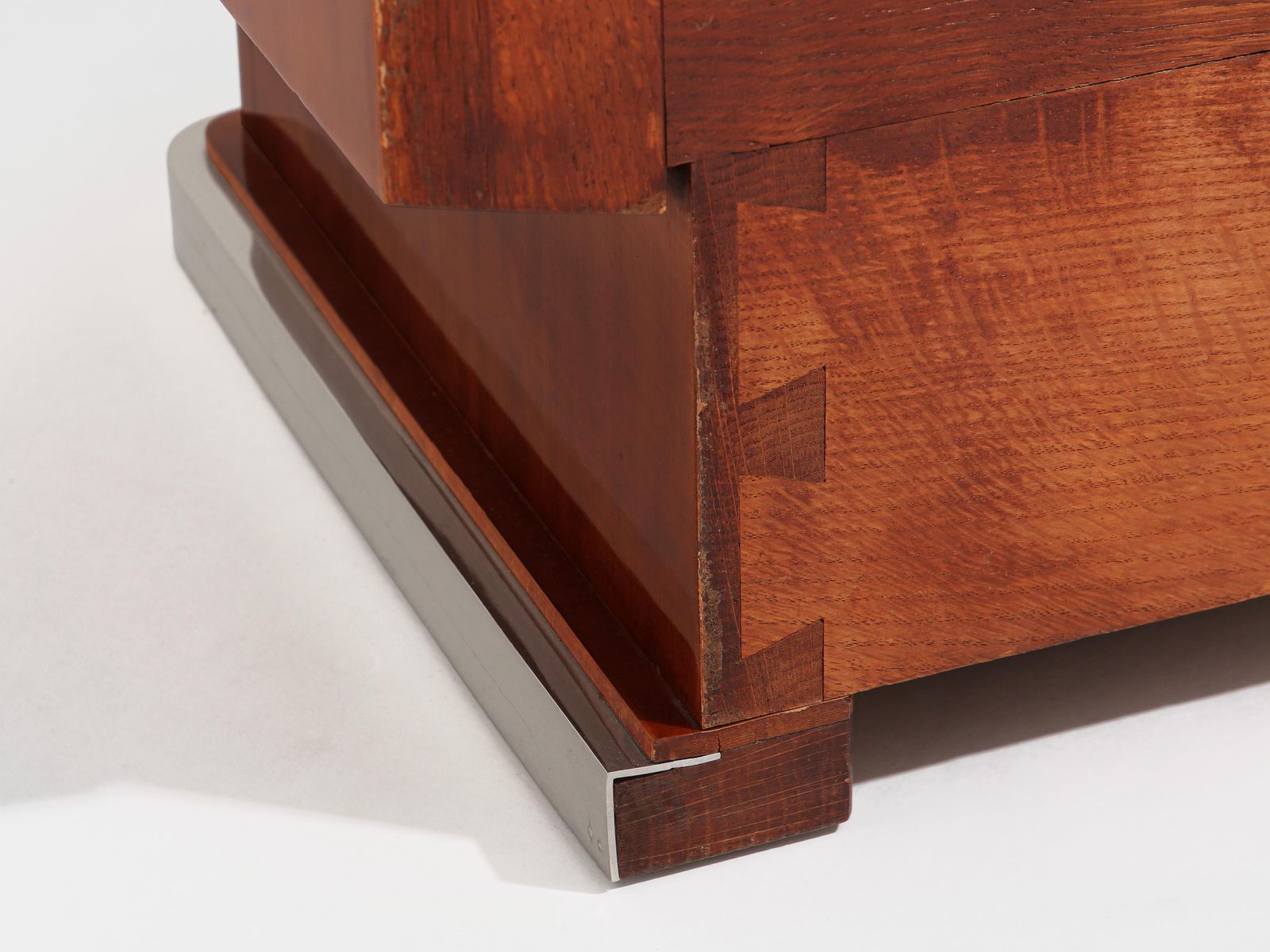 Mobilier Cabinet Jules Leleu en acajou et métal nickelé, 1930 photo