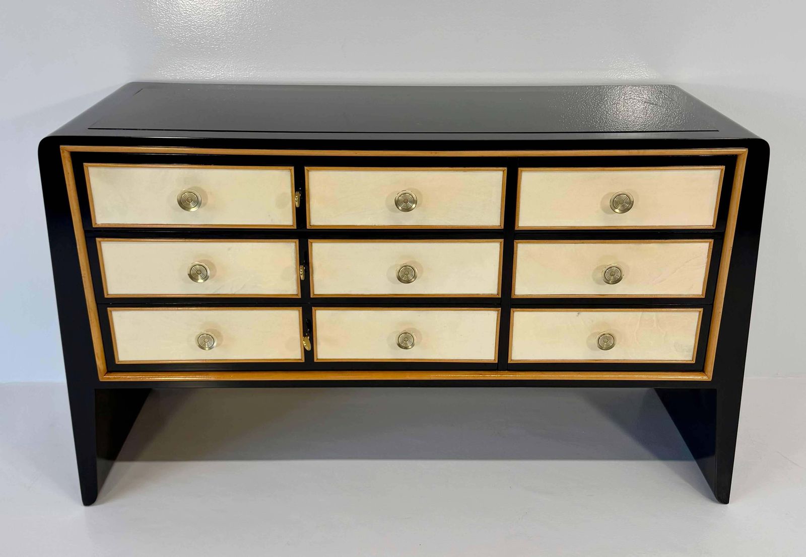Italian Art Deco Dresser By Paolo Buffa In Maple, Lacquer And Parchment, 1940s photo for sale