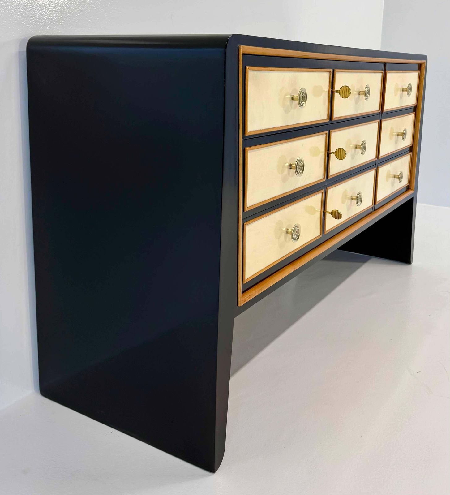 Italian Art Deco Dresser By Paolo Buffa In Maple, Lacquer And Parchment, 1940s photo 8357.0