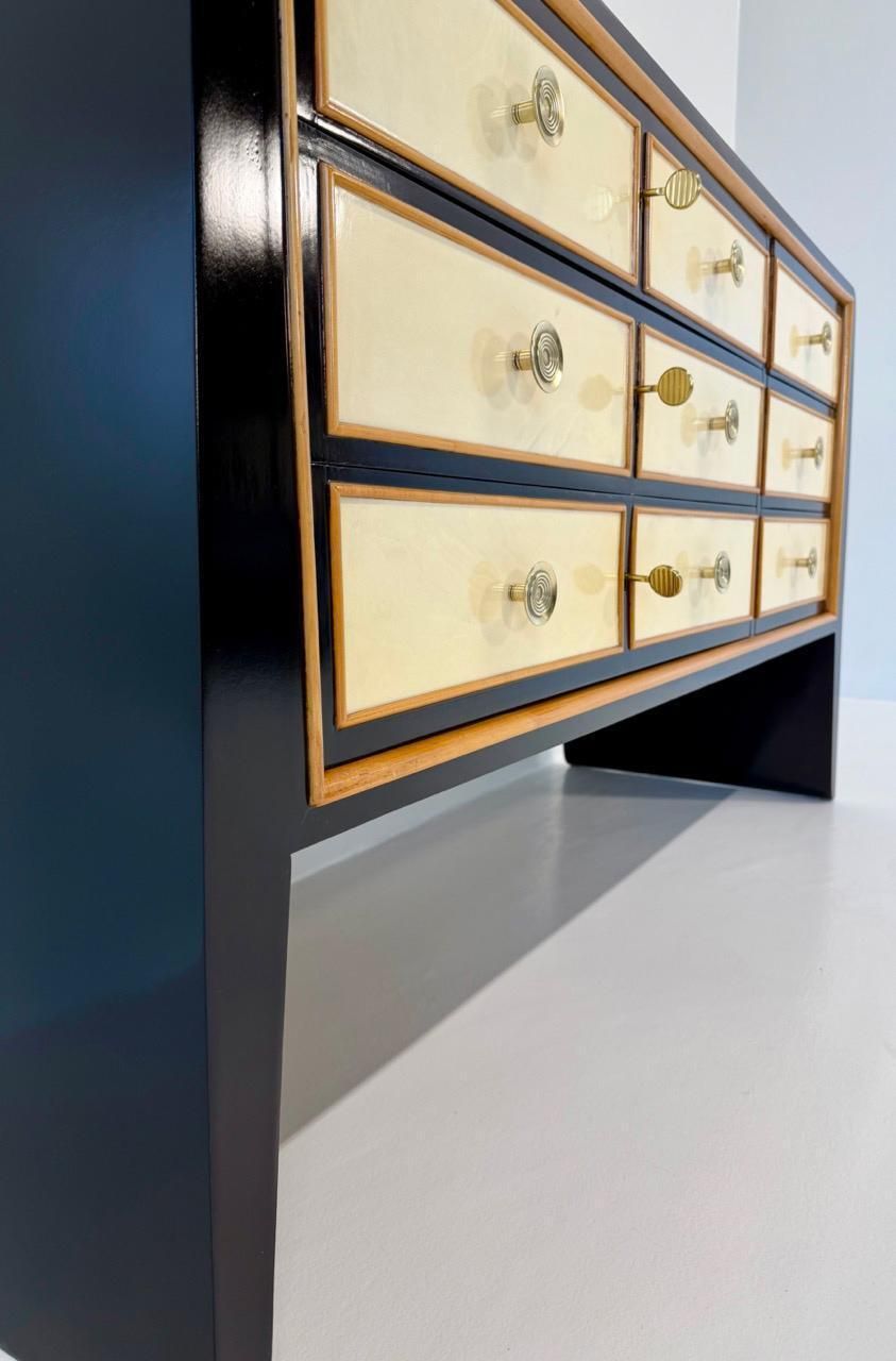 Italian Art Deco Dresser By Paolo Buffa In Maple, Lacquer And Parchment, 1940s photo vintage