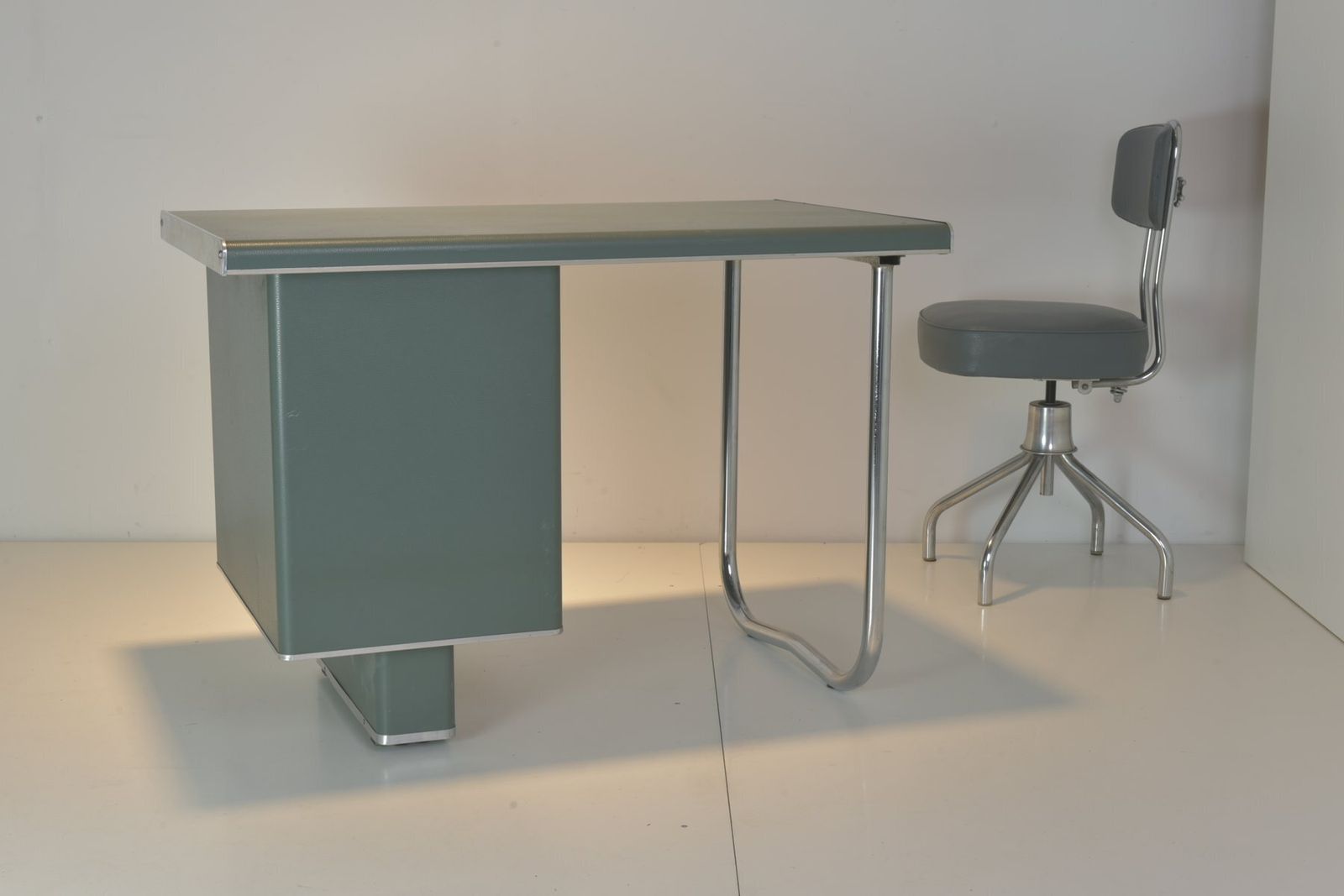 Steeltube Desk With Desk Chair From Nori, France, 1958, Set Of 2 photo vinterior