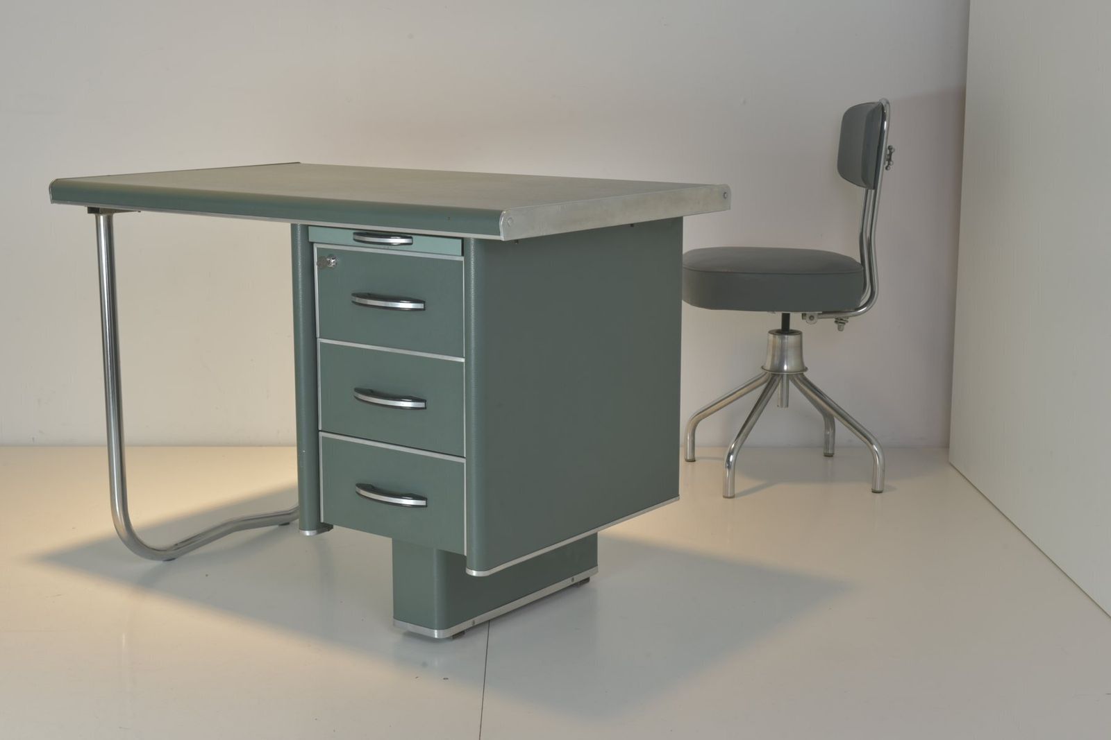 photo furniture Steeltube Desk With Desk Chair From Nori, France, 1958, Set Of 2