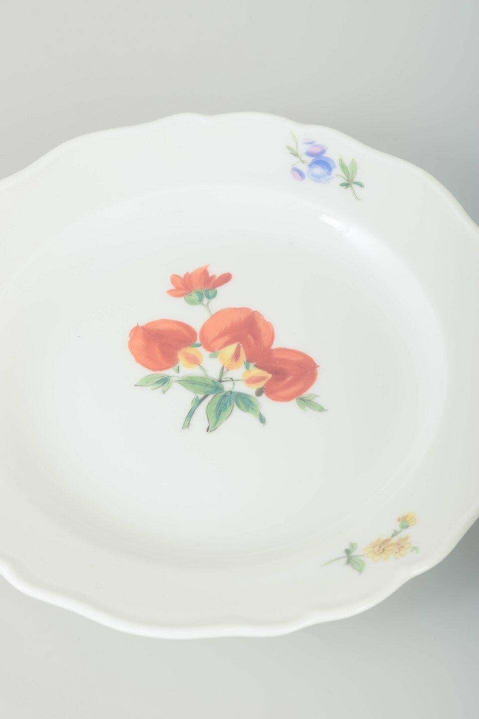 Meissen, Duitsland. Zeven Porseleinen Borden Met Bloemdecoratie. Ca. jaren 1930 photo for sale