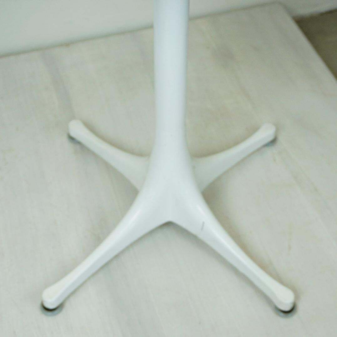 White George Nelson Pedestal Coffee Side Table For Herman Miller, USA, 1960s photo vintage