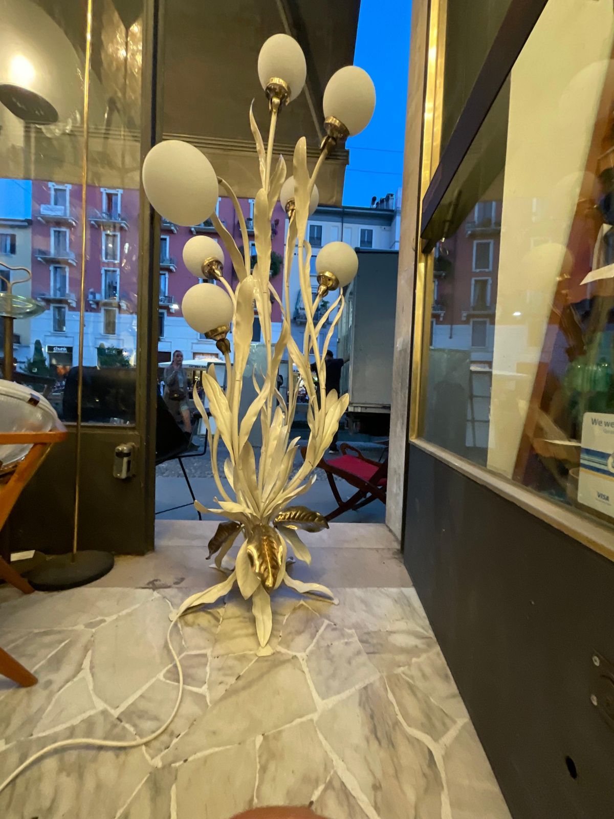 photo furniture Floor Lamp   White Lacquered Metal é White Glass Spheres .Italia 1970