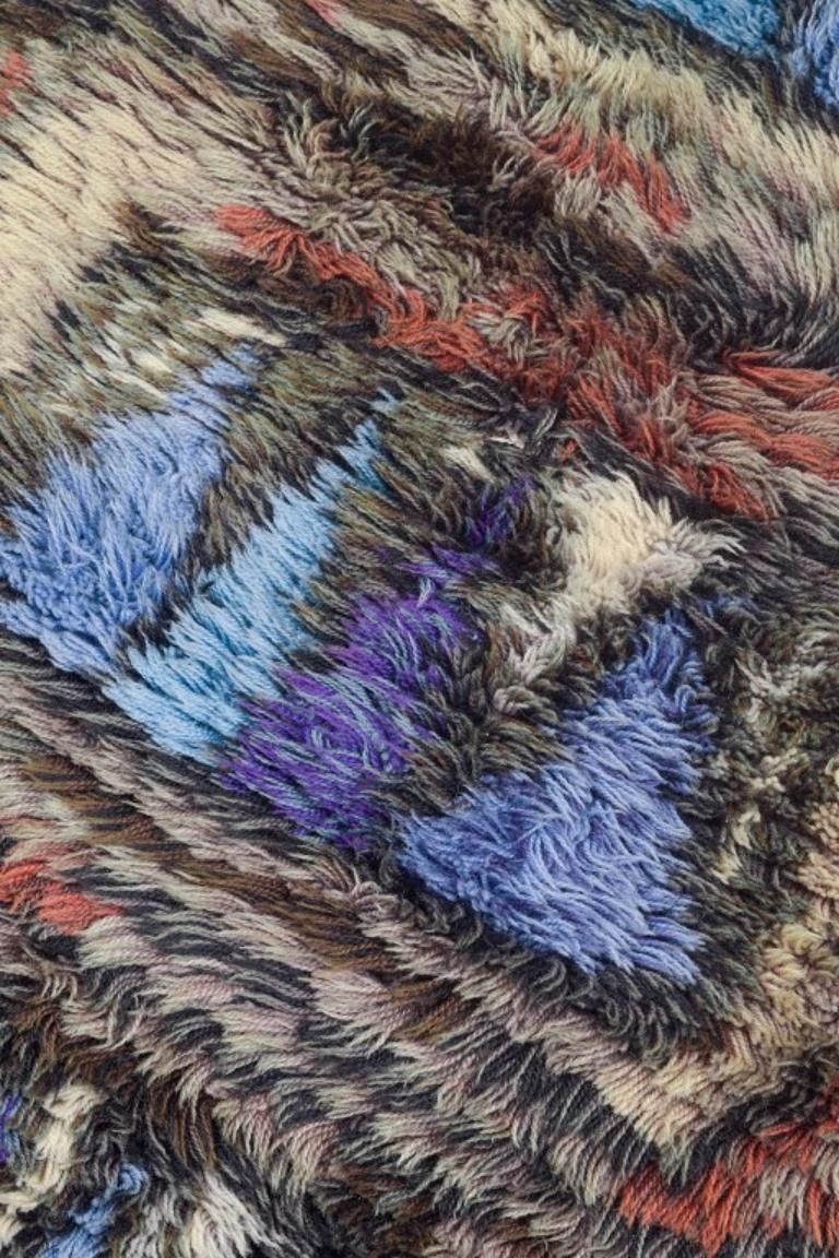 Tenture murale rya scandinave en nuances de bleu, violet, brun et beige. photo for sale