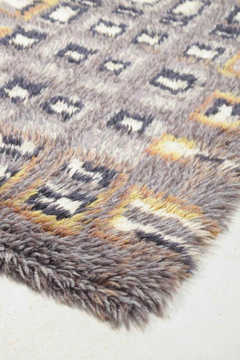 Scandinavisch ontwerp. Rya-tapijt in wol met geometrisch patroon. Jaren 1960/70 photo for sale