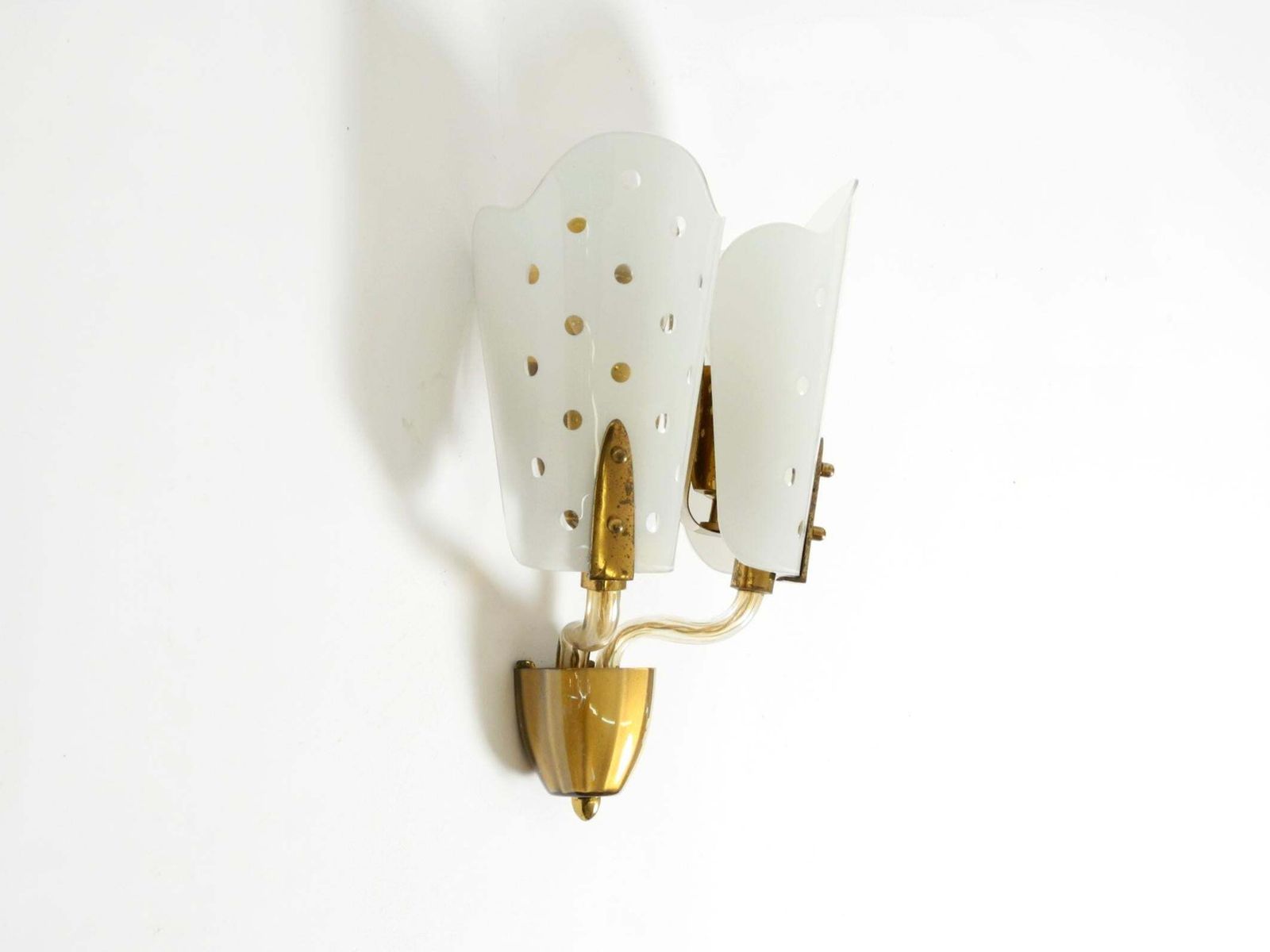 Grote mid-century modern wandlamp van messing en glas photo furniture