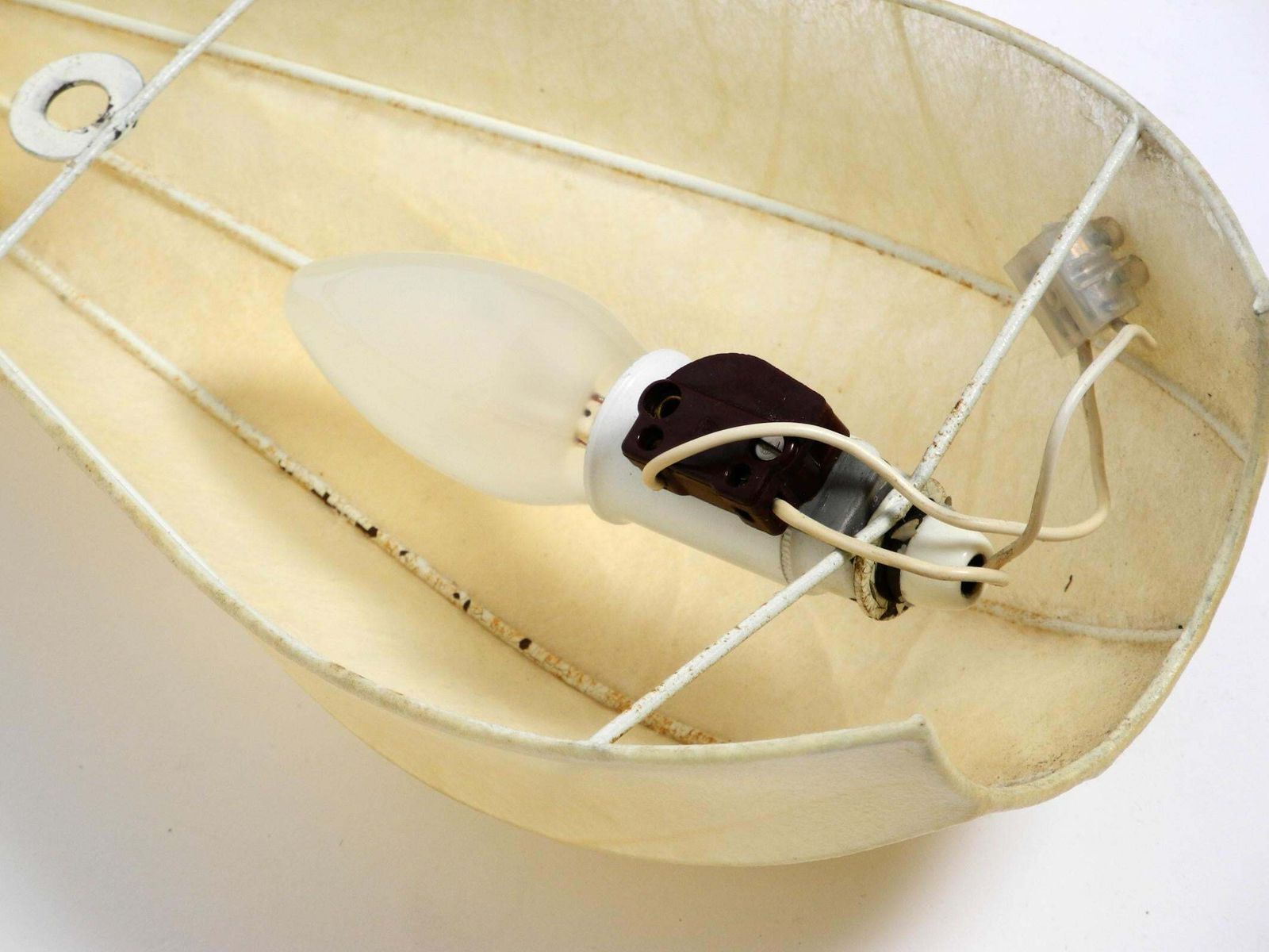 photo furniture Beautiful 1960s Cocoon Wall Lamp With Pull Switch