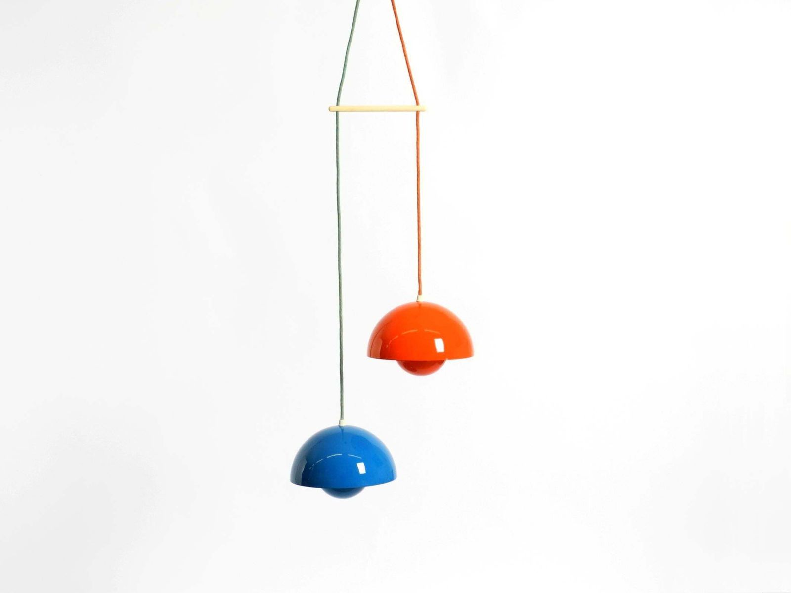 Geëmailleerde Flower Pot Hanglamp Met Dubbele Kap Door Verner Panton Voor Poulsen photo furniture