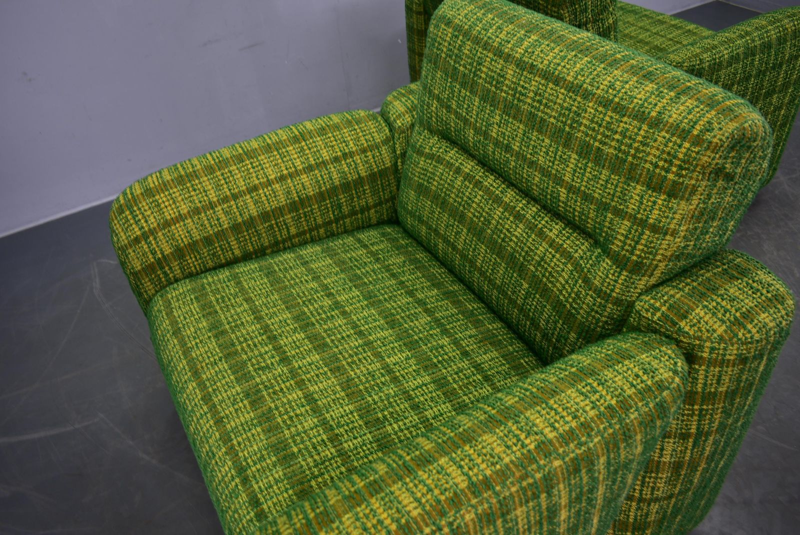 photo vinterior 1970s , Pair Of Mid Century Modern Armchairs , Italy