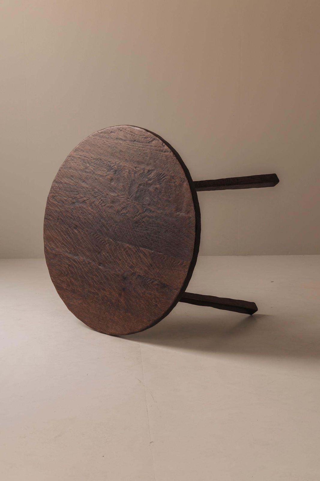 Ronde massief eiken eettafel, ca. jaren 1950, Frans vakmanschap photo vinterior