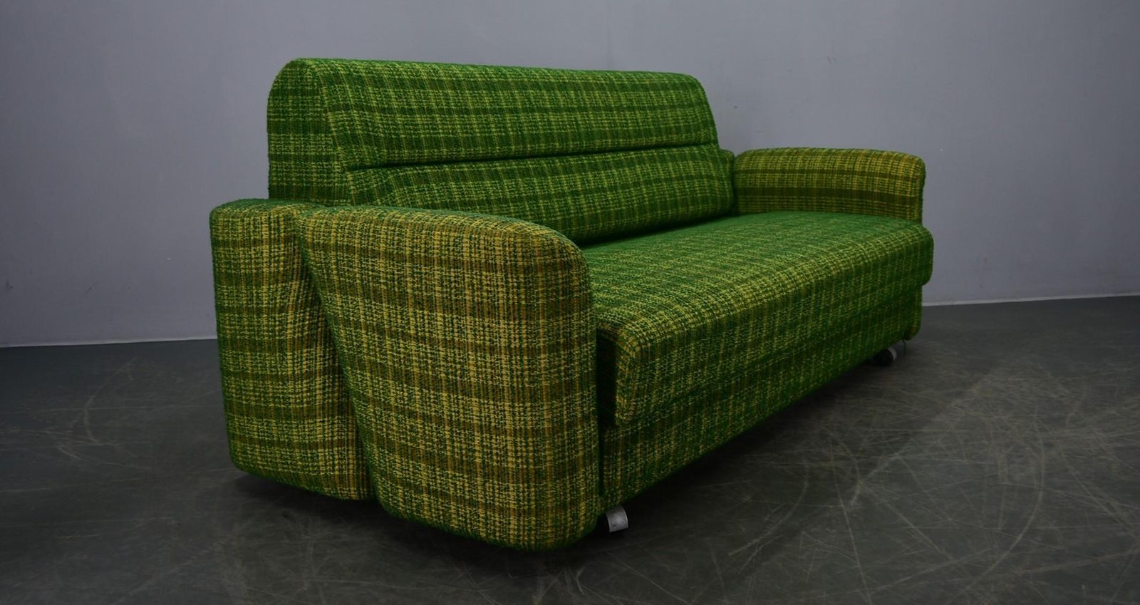 Groene 3-zitsbank/slaapbank, Italië, jaren 1970 photo furniture