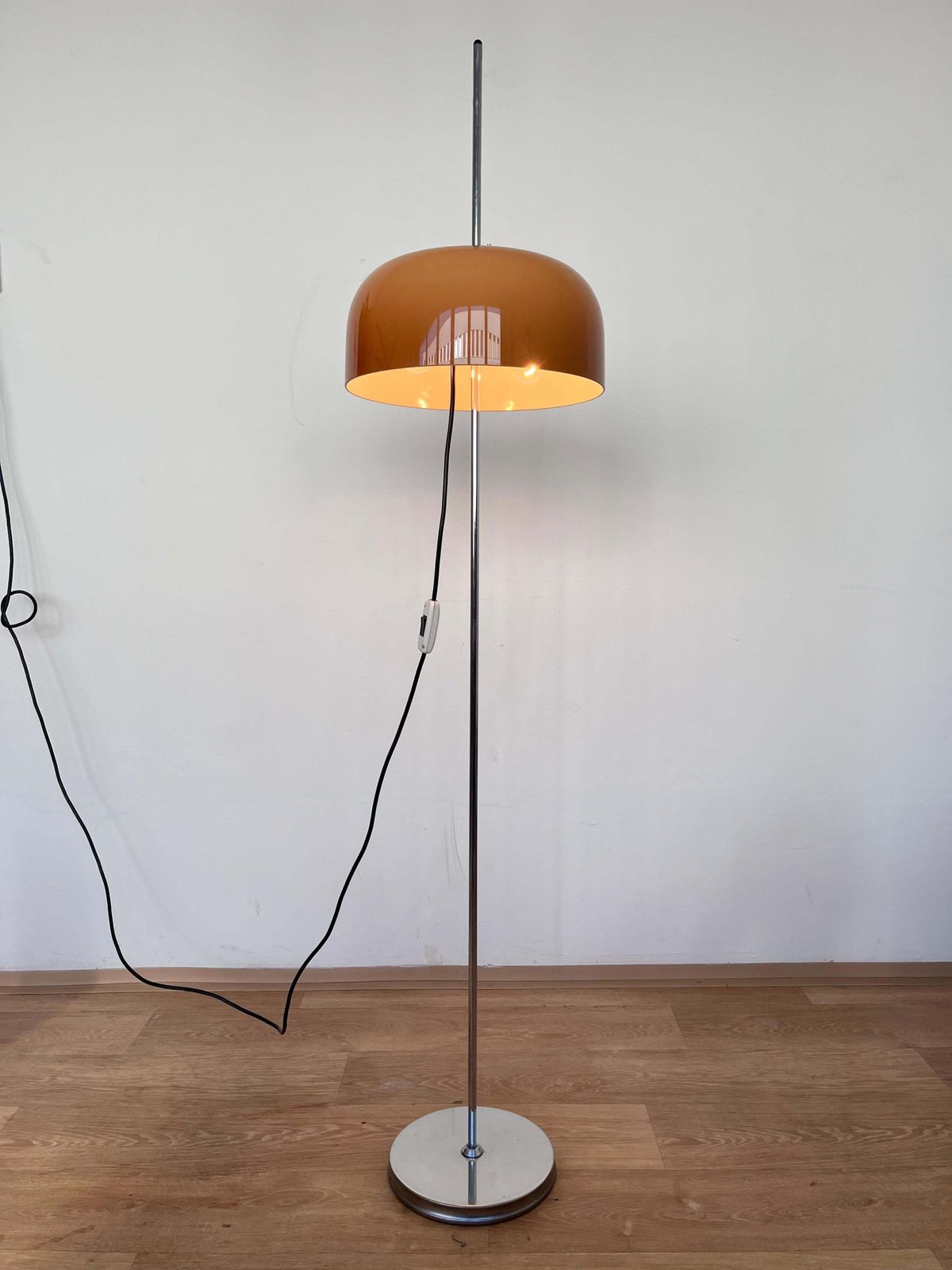 Lampadaire mid-century Harvey Guzzini Meblo, Italie, années 1970 photo for sale